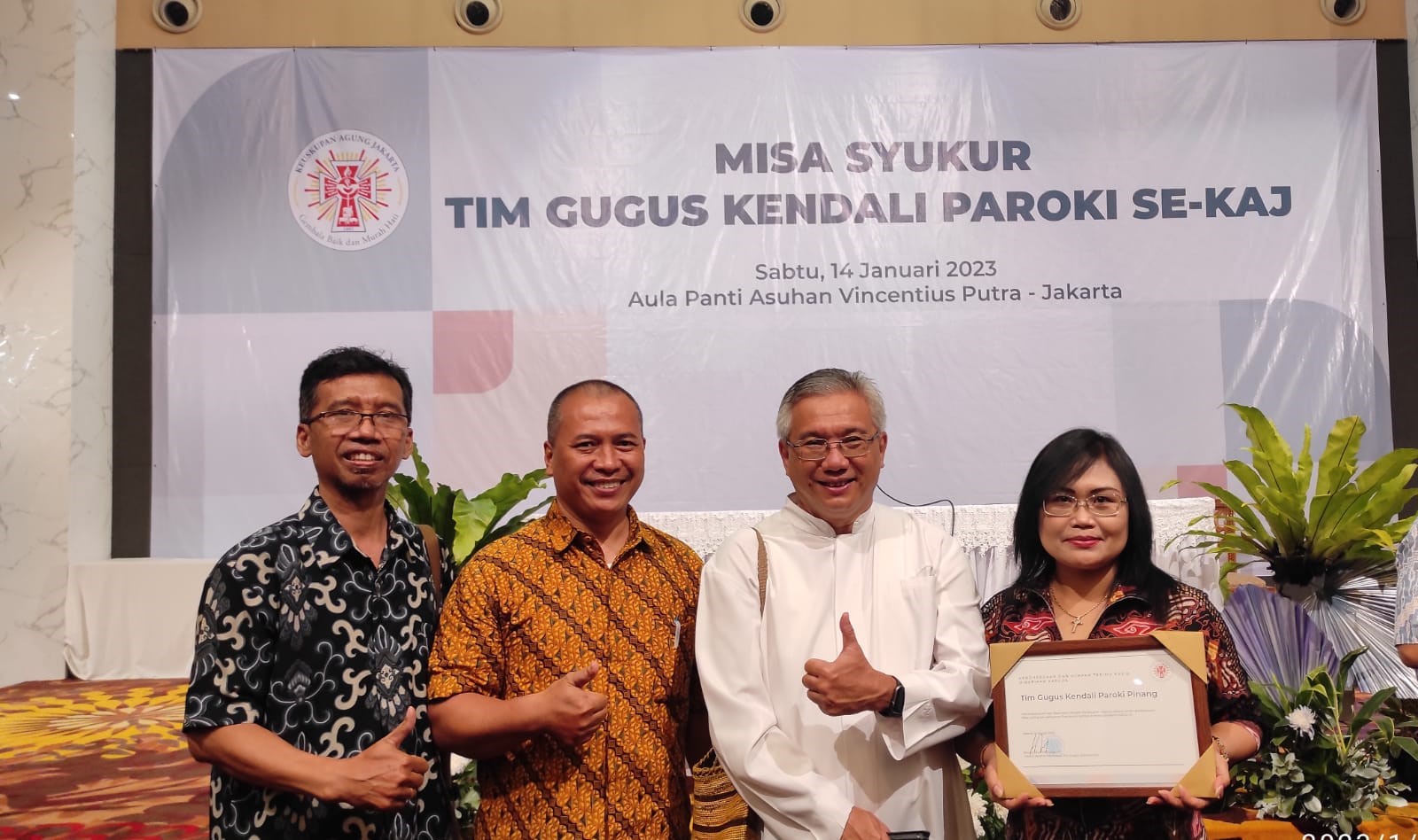 Perwakilan TGKP Pinang ikut hadir foto bersama Romo Vikjen--